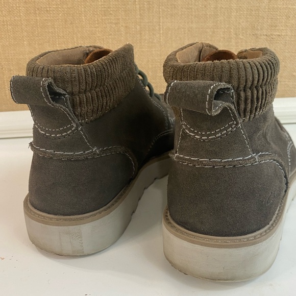 Clarks Men’s Barnes Mid Ankle Boot Dark Grey Suede Size 9.5 M Grip Sole Shoe main image 4